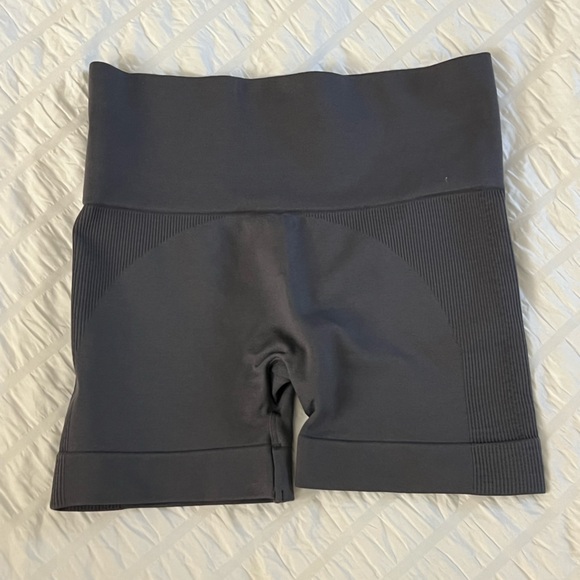 Set active sculpt flex biker shorts size small - Picture 2 of 3